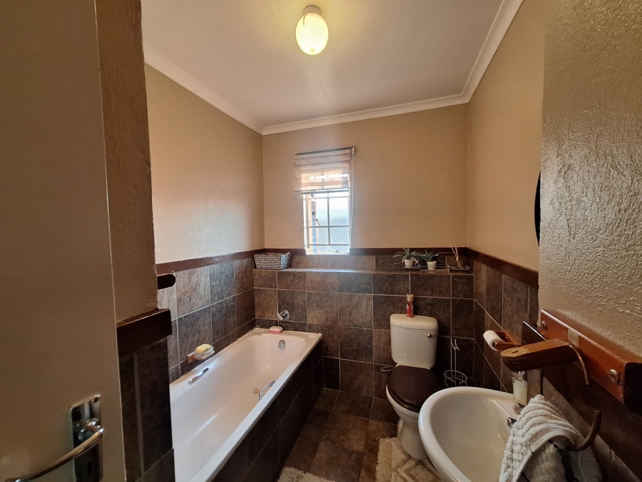 3 Bedroom Property for Sale in Waterval East North West